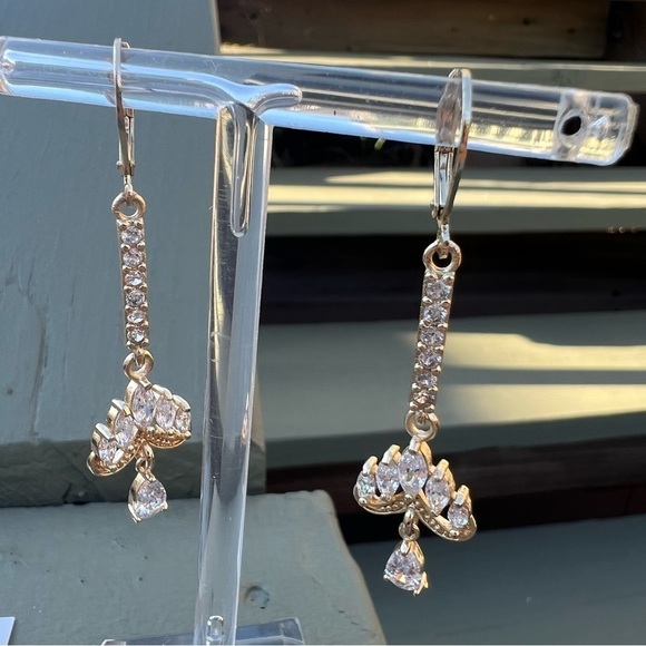 Chandelier Gold Plated Fashion Jewelry Earrings - Picture 5 of 8